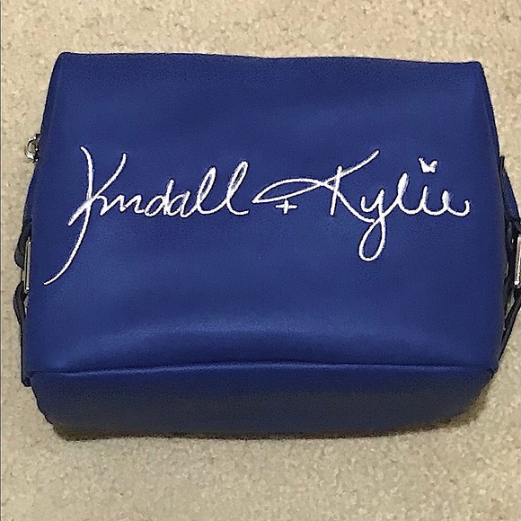 🆕KENDALL&KYLIE SUPER SUPER CUTE BLUE&WHITE CURSIVE LETTERING ACROSS MAKEUP BAG - Picture 2 of 14